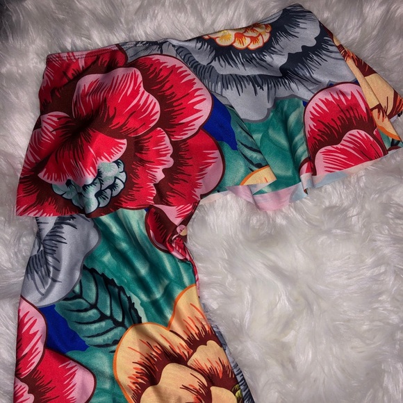 Off the shoulder floral swimsuit - Picture 5 of 9